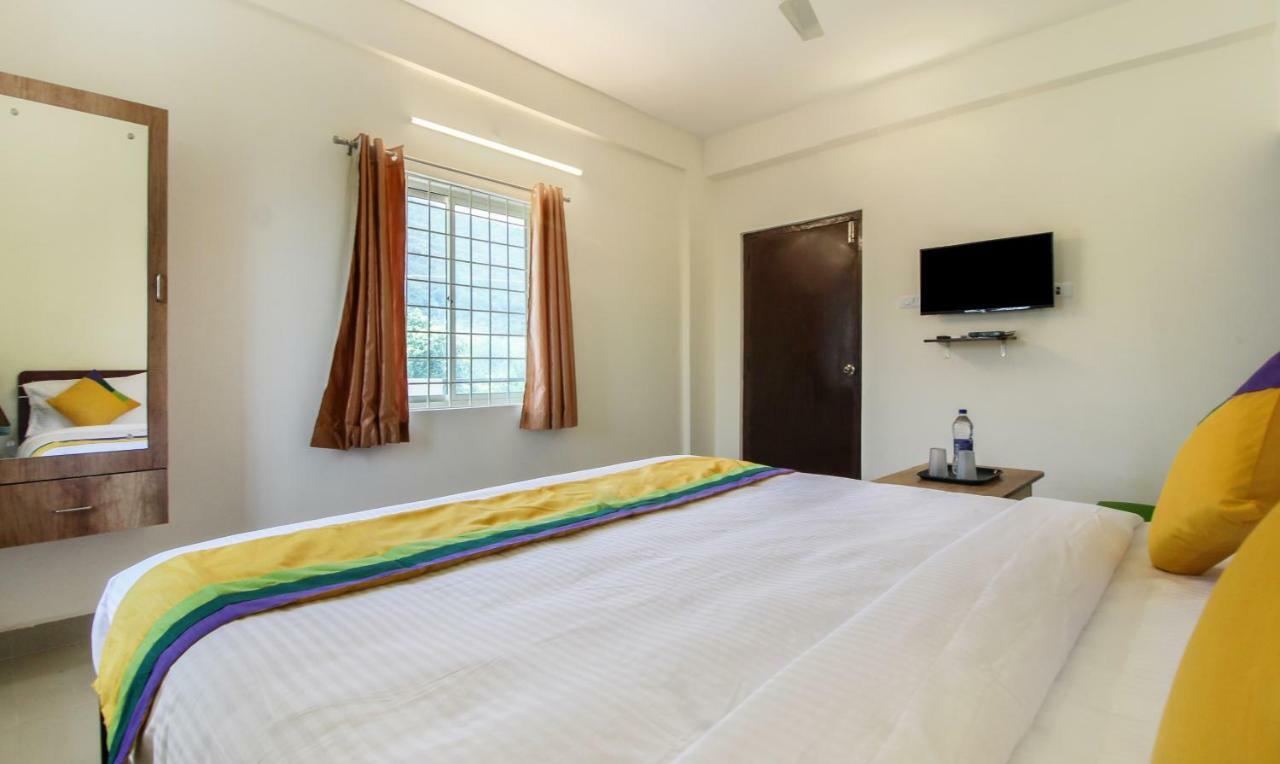 Itsy Hotels Riyas Grand Тирупати Екстериор снимка