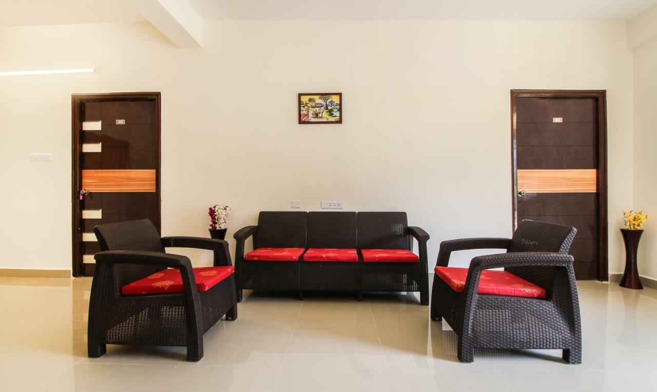 Itsy Hotels Riyas Grand Тирупати Екстериор снимка