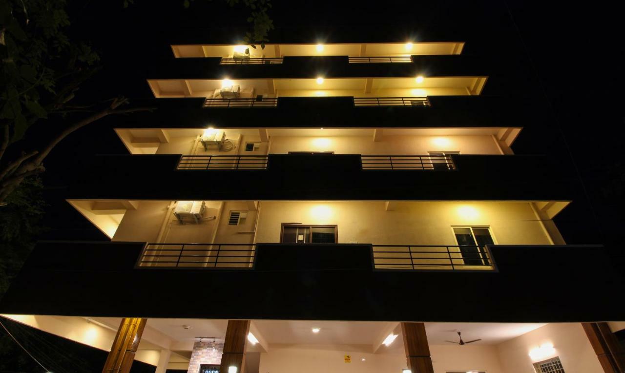 Itsy Hotels Riyas Grand Тирупати Екстериор снимка