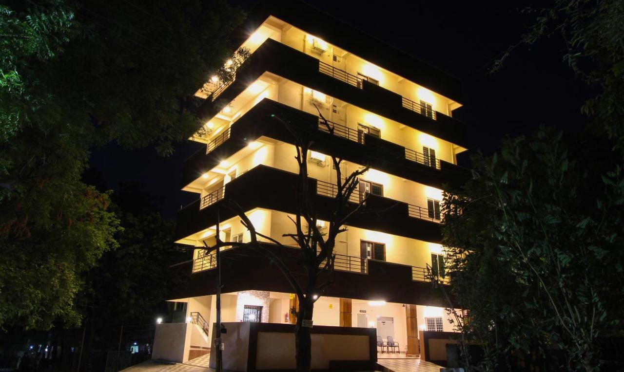 Itsy Hotels Riyas Grand Тирупати Екстериор снимка